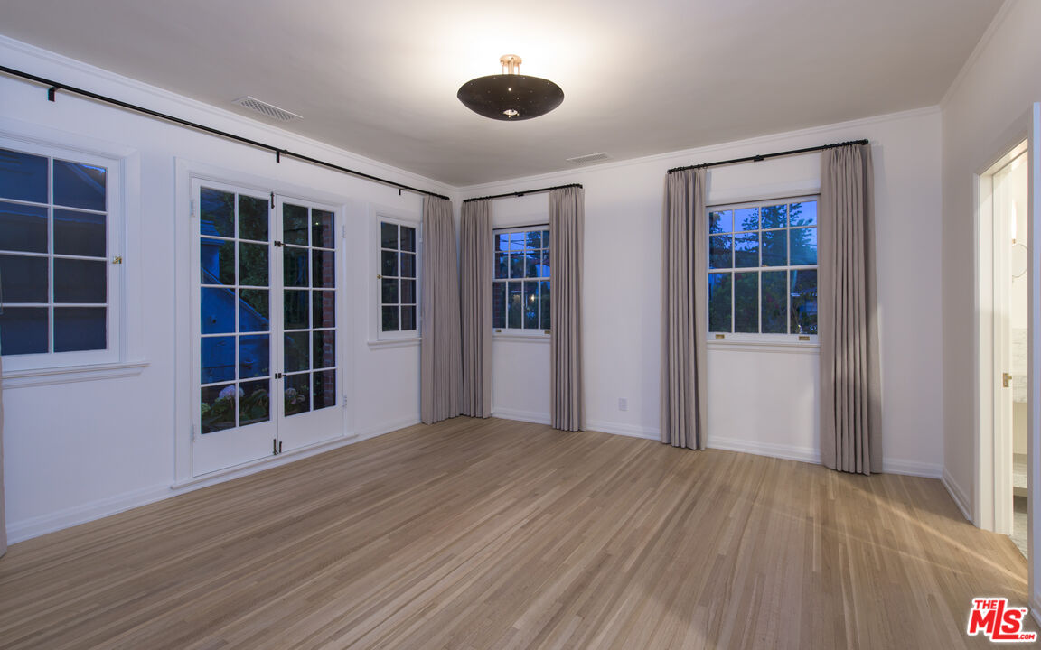 7655 Hollywood Blvd Unit: 3