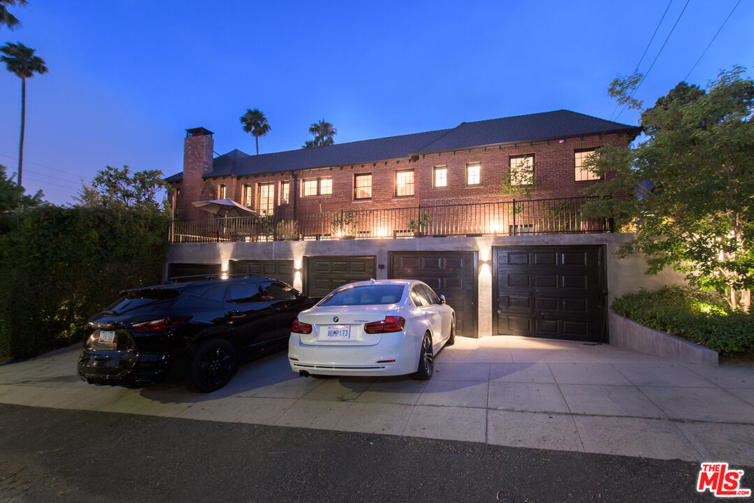 7655 Hollywood Blvd Unit: 3