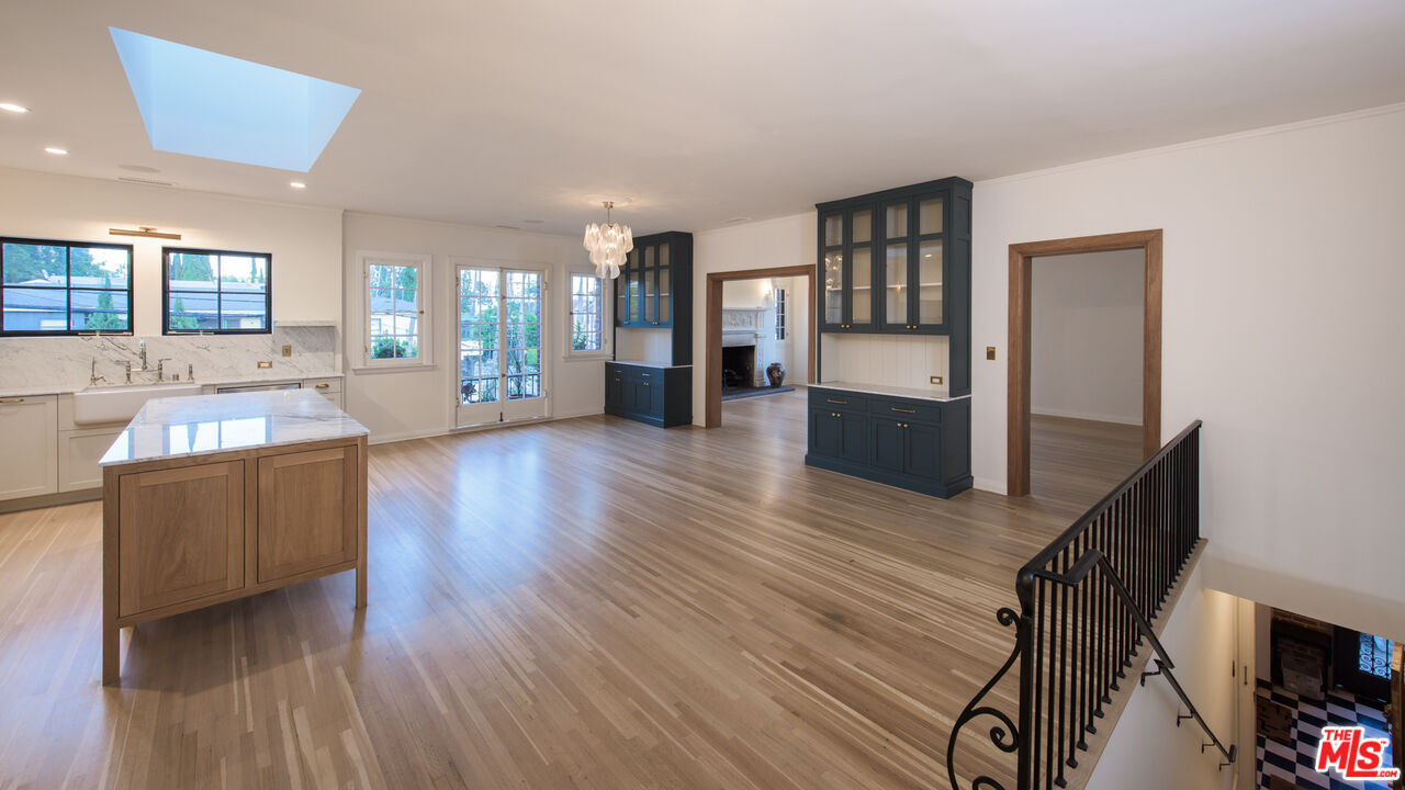 7655 Hollywood Blvd Unit: 3