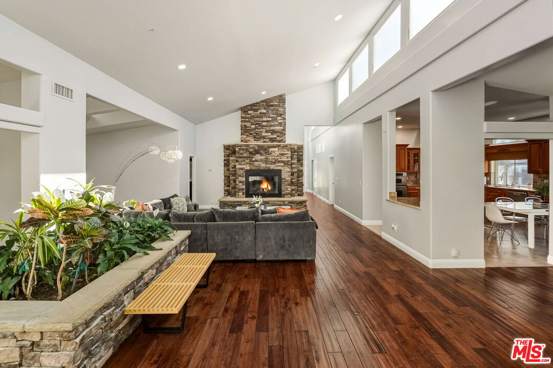 3699 Kanan Rd, Agoura Hills 