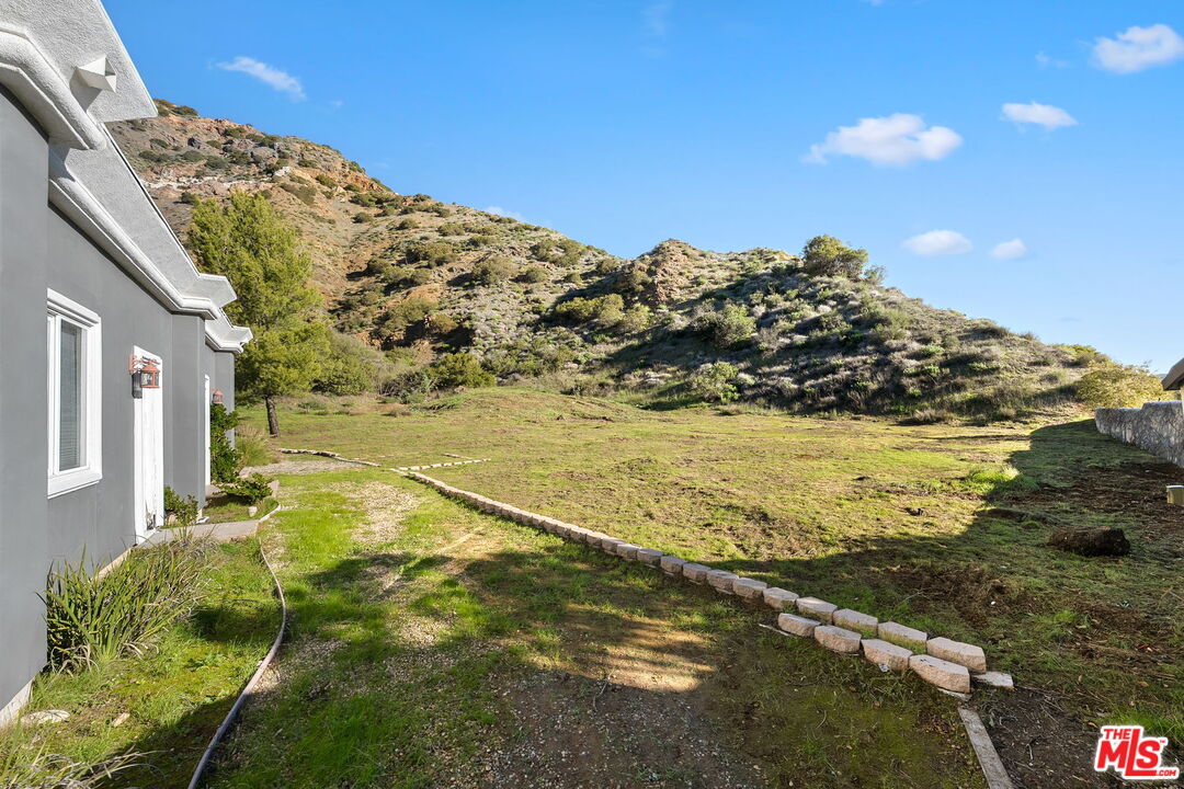 3699 Kanan Rd, Agoura Hills 