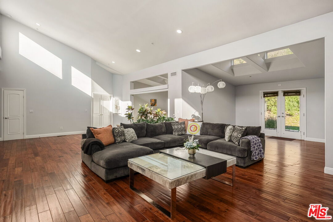 3699 Kanan Rd, Agoura Hills 