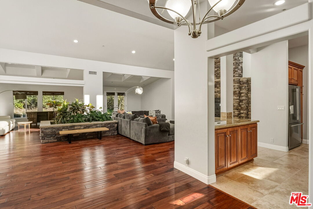3699 Kanan Rd, Agoura Hills 
