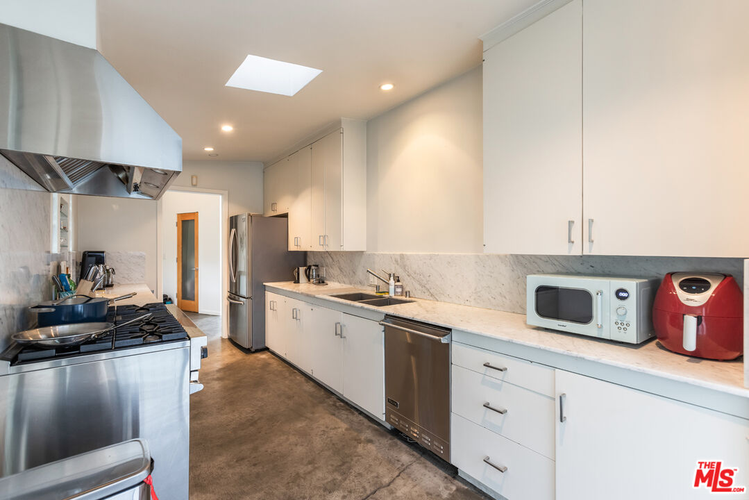 8634 Franklin Ave, Hollywood Hills 