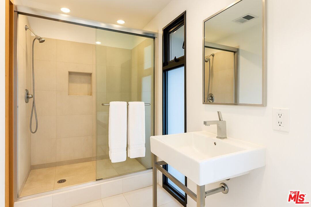 8634 Franklin Ave, Hollywood Hills 