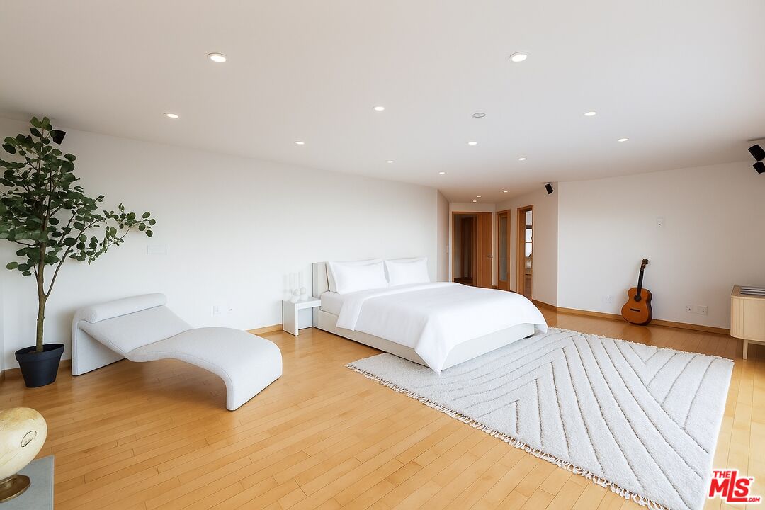 8634 Franklin Ave, Hollywood Hills 