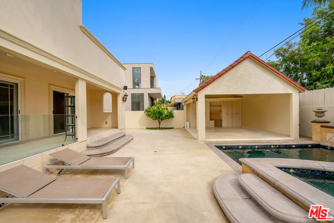 6138 Maryland Dr, Beverly Grove 
