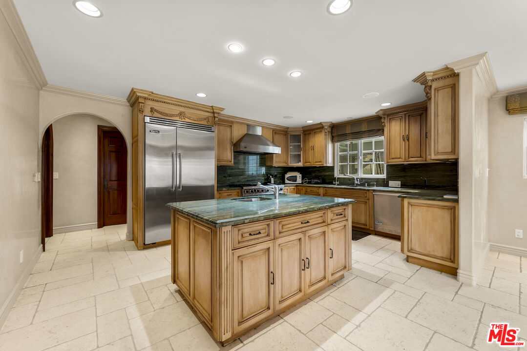 6138 Maryland Dr, Beverly Grove 