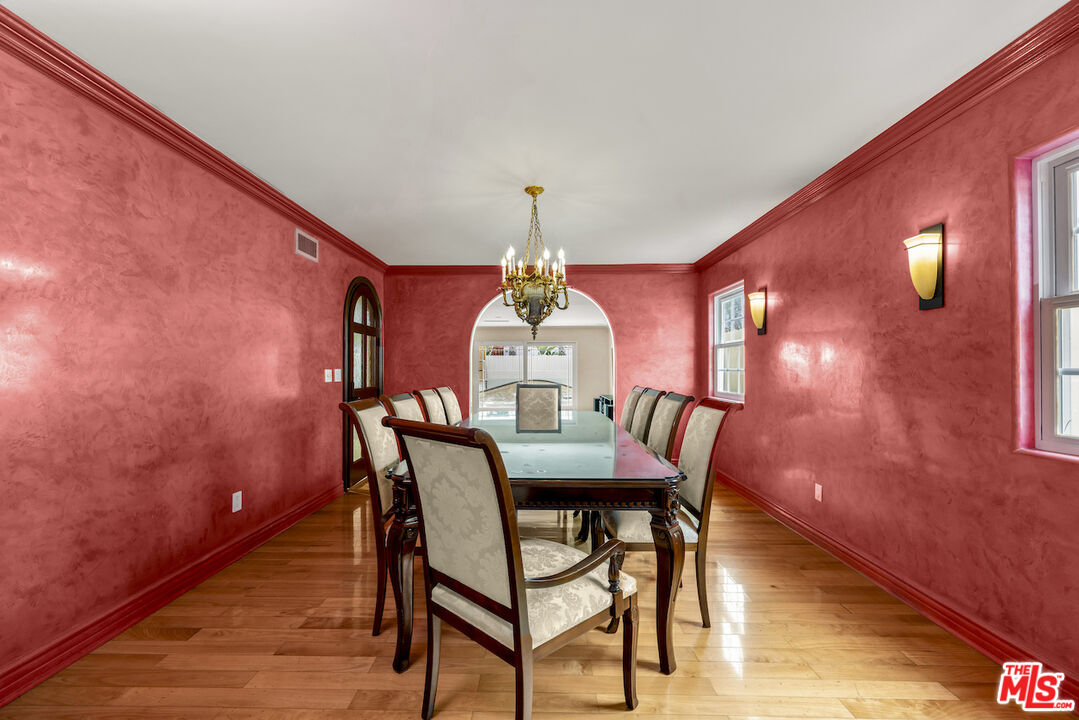 6138 Maryland Dr, Beverly Grove 
