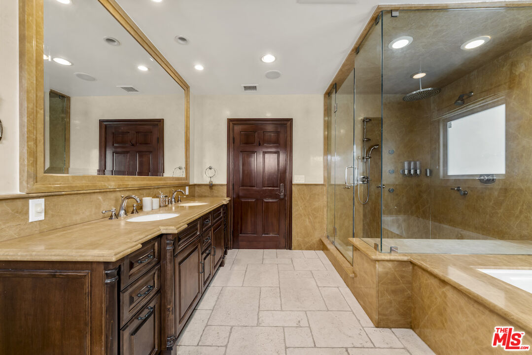 6138 Maryland Dr, Beverly Grove 