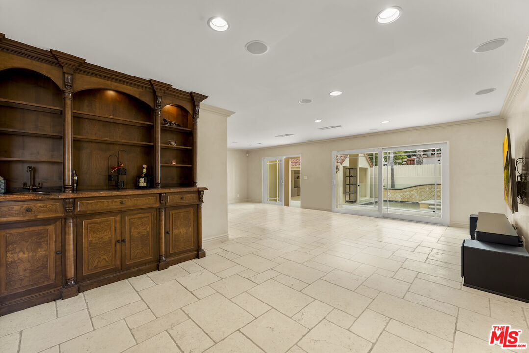 6138 Maryland Dr, Beverly Grove 