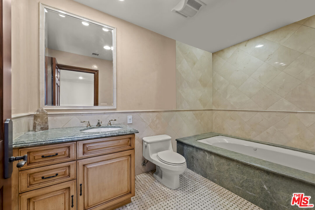6138 Maryland Dr, Beverly Grove 