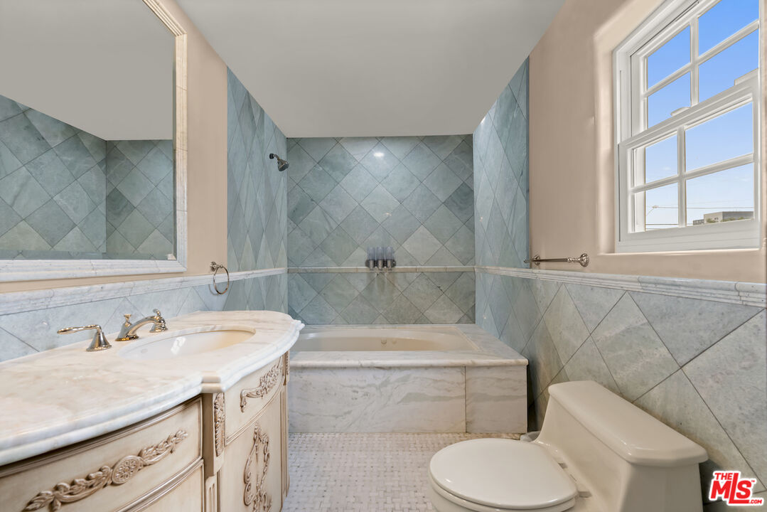 6138 Maryland Dr, Beverly Grove 
