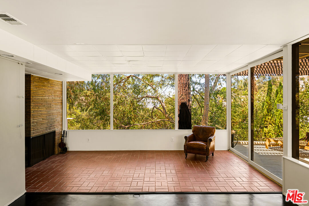 541 Suncourt Ter, Glendale 