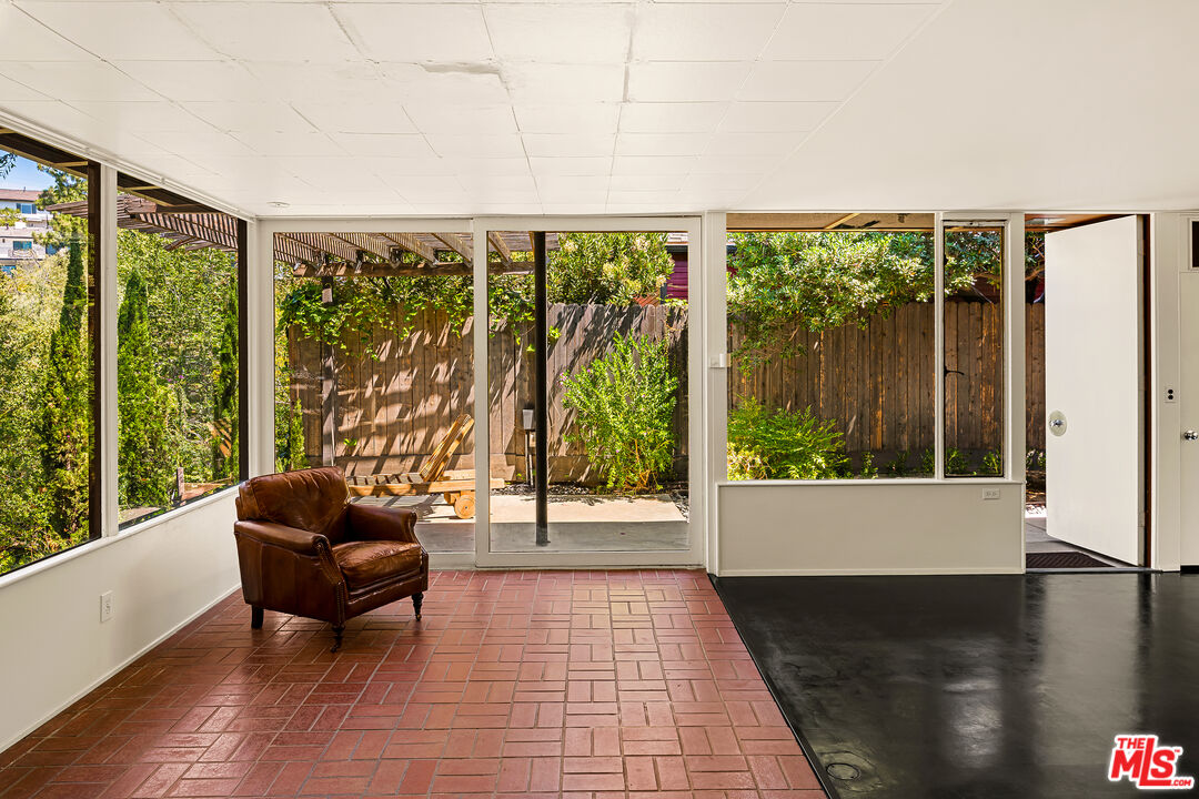 541 Suncourt Ter, Glendale 