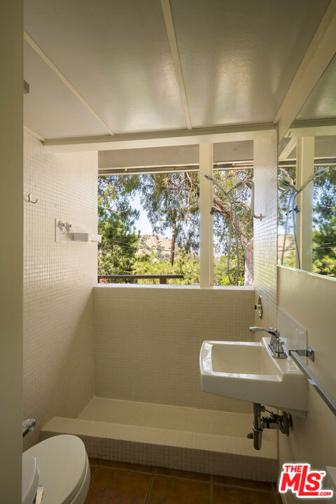 541 Suncourt Ter, Glendale 