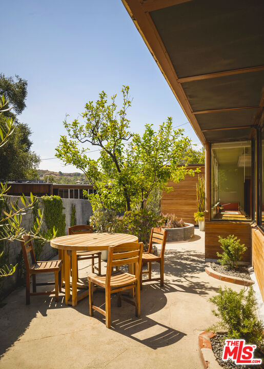 541 Suncourt Ter, Glendale 