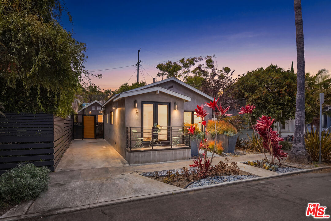 2341 Beach Ave, Venice 