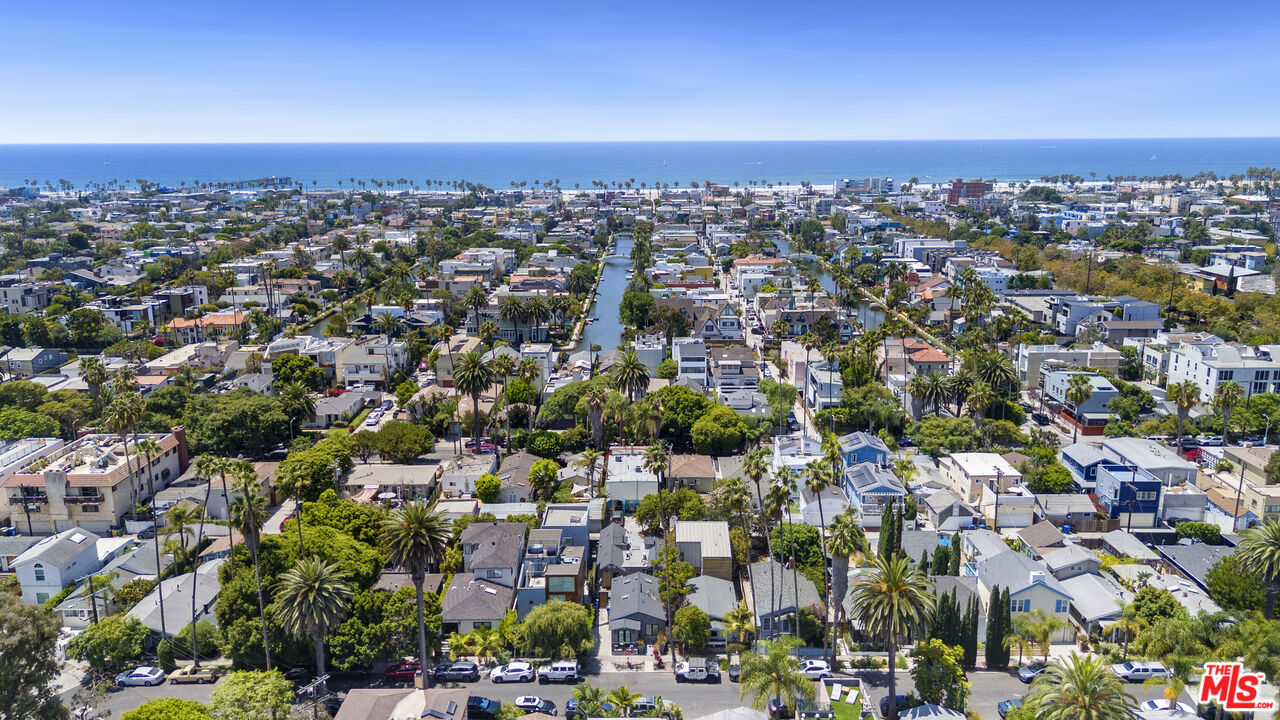 2341 Beach Ave, Venice 