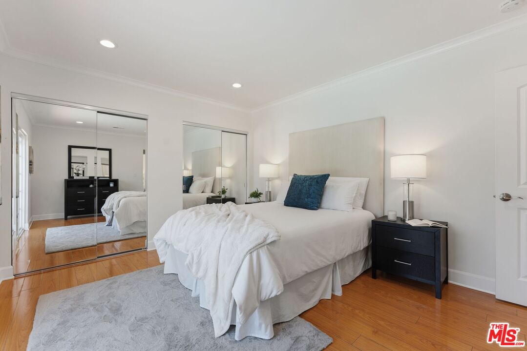 17827 Burbank Blvd, Encino 