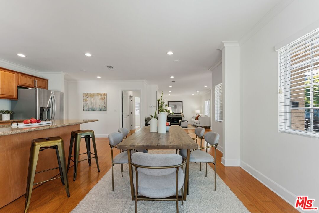 17827 Burbank Blvd, Encino 
