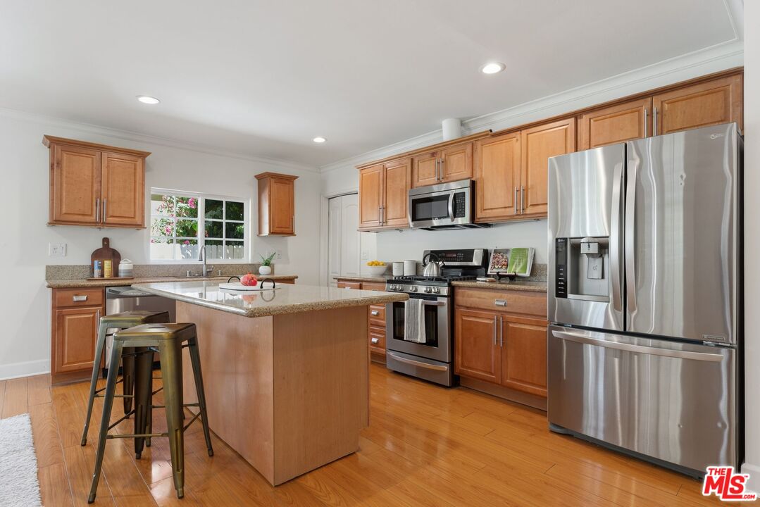 17827 Burbank Blvd, Encino 