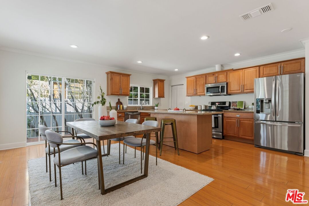 17827 Burbank Blvd, Encino 
