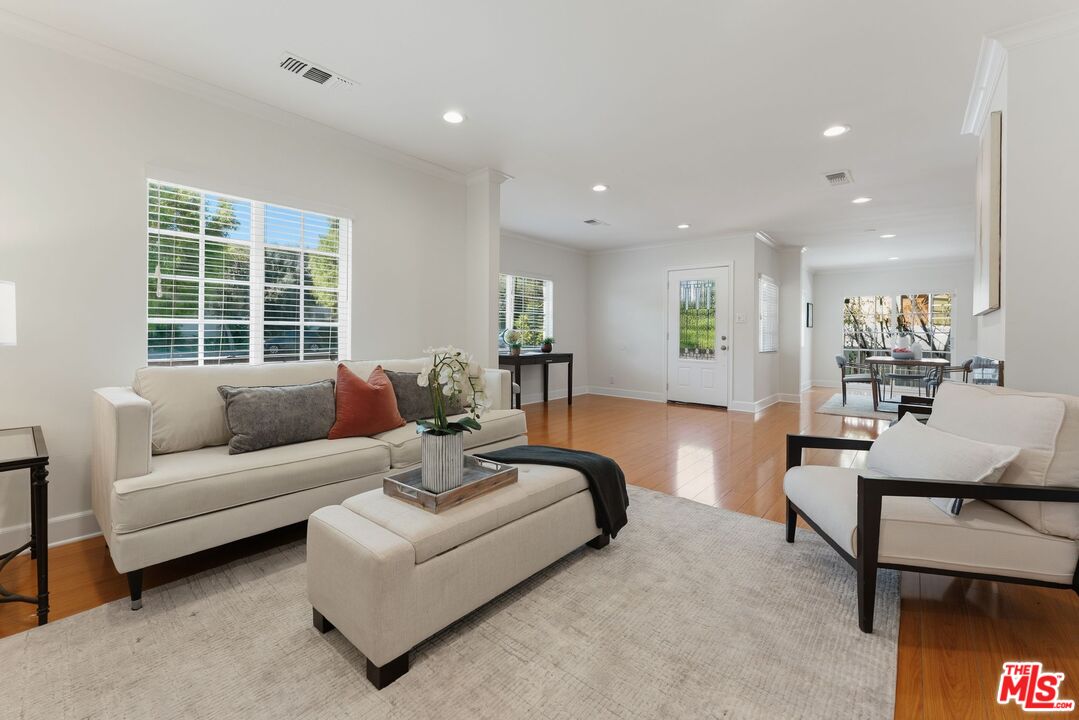 17827 Burbank Blvd, Encino 