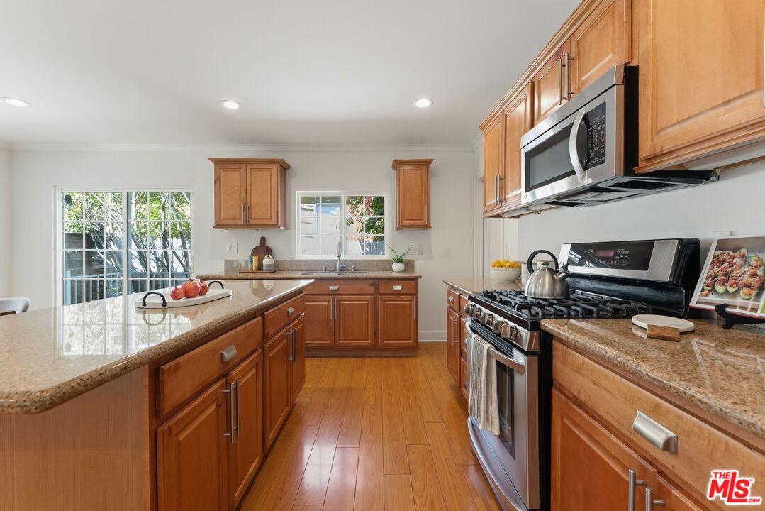 17827 Burbank Blvd, Encino 