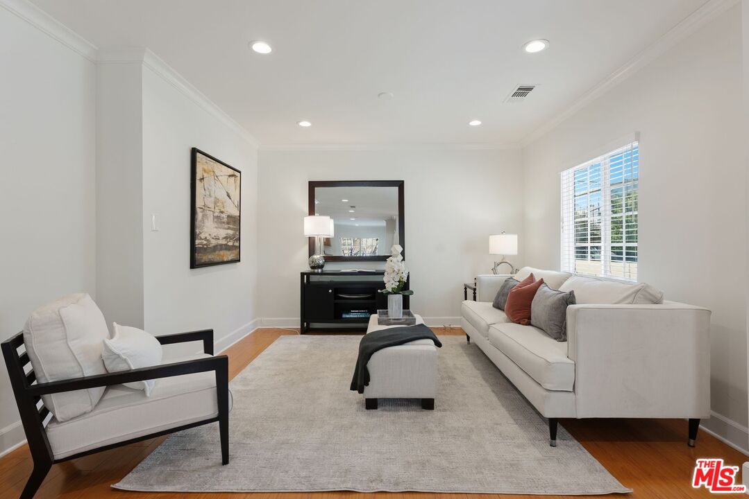 17827 Burbank Blvd, Encino 