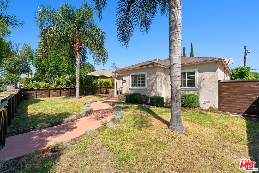 17827 Burbank Blvd, Encino 