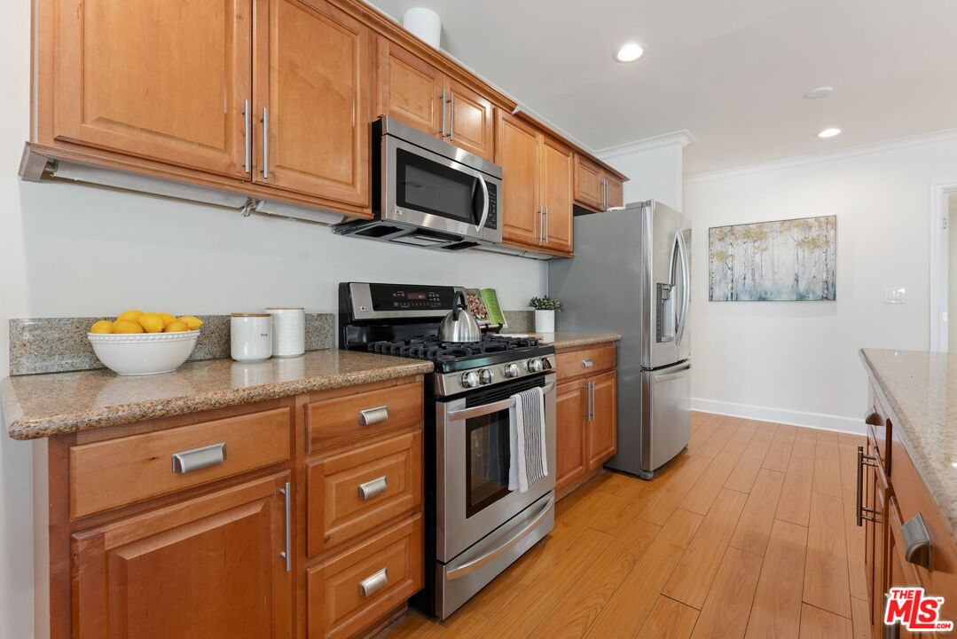 17827 Burbank Blvd, Encino 
