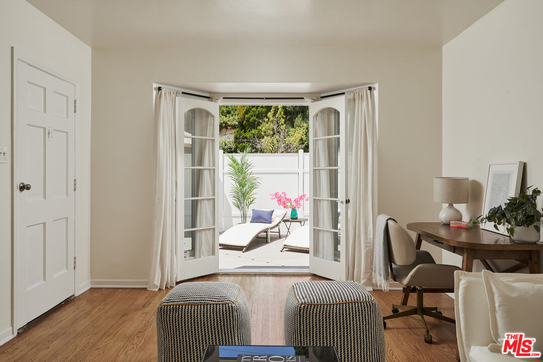 938 N Wetherly Dr, West Hollywood
