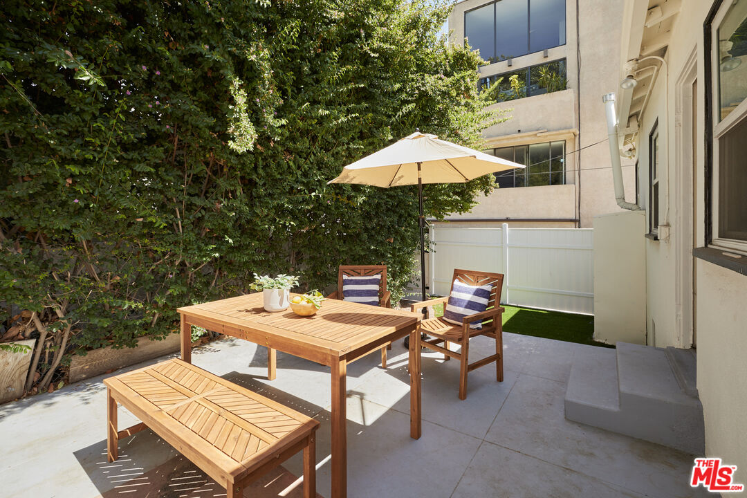 938 N Wetherly Dr, West Hollywood