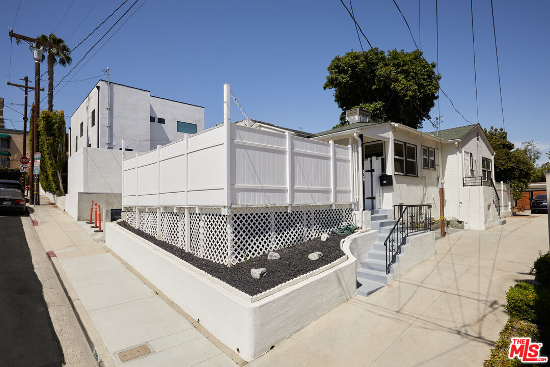 938 N Wetherly Dr, West Hollywood