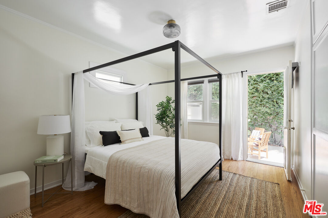 938 N Wetherly Dr, West Hollywood