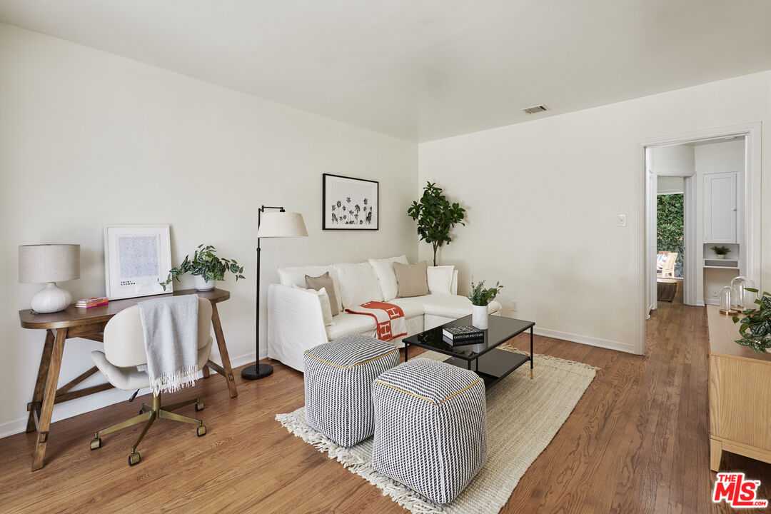938 N Wetherly Dr, West Hollywood