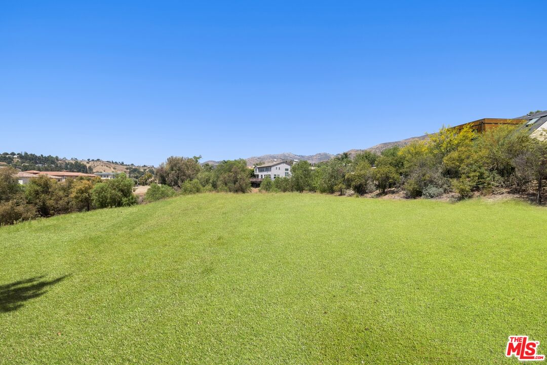 18149 Knoll Hill