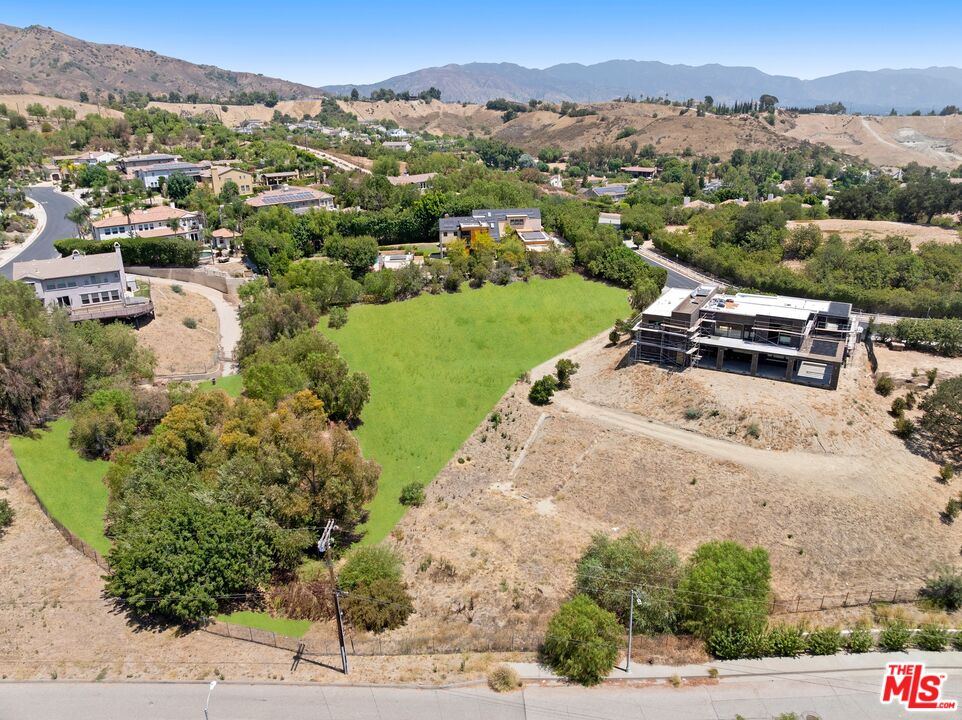 18149 Knoll Hill