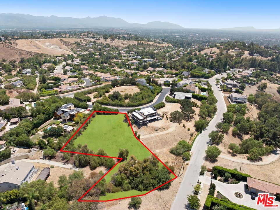 18149 Knoll Hill