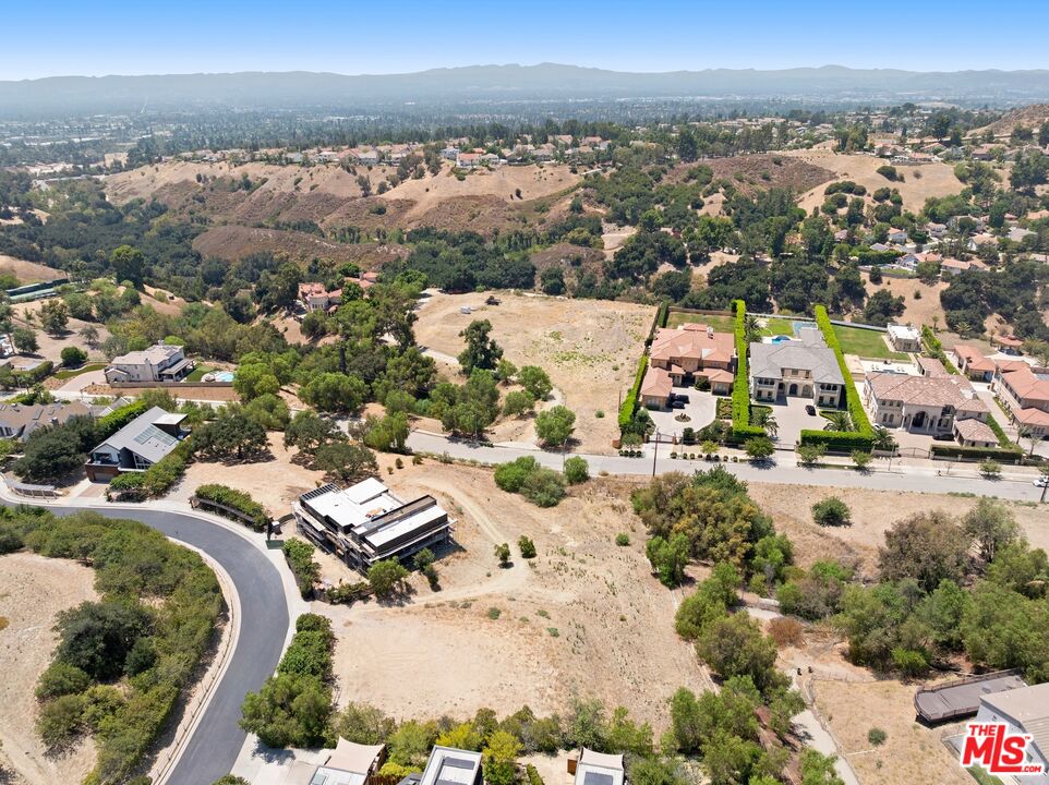 18149 Knoll Hill