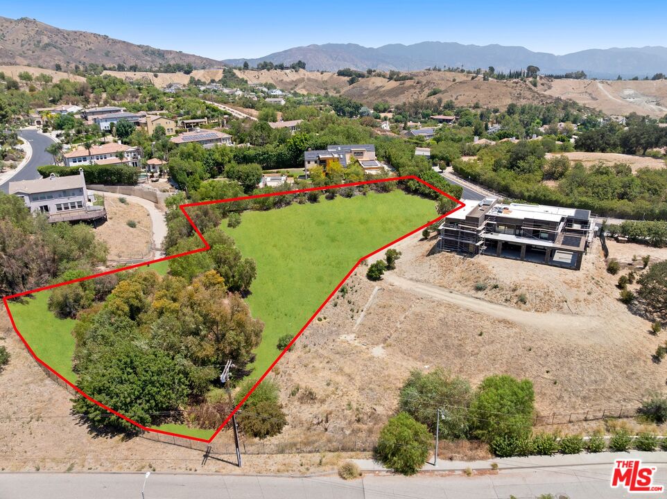 18149 Knoll Hill