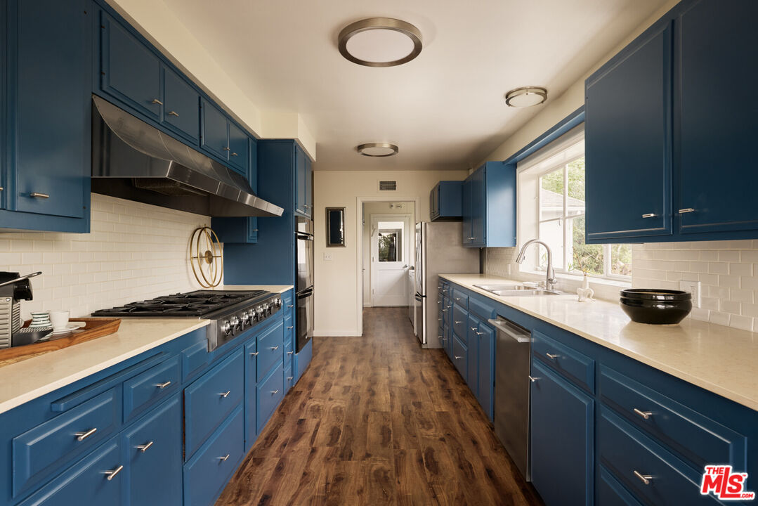 949 N Norman Pl, Brentwood 