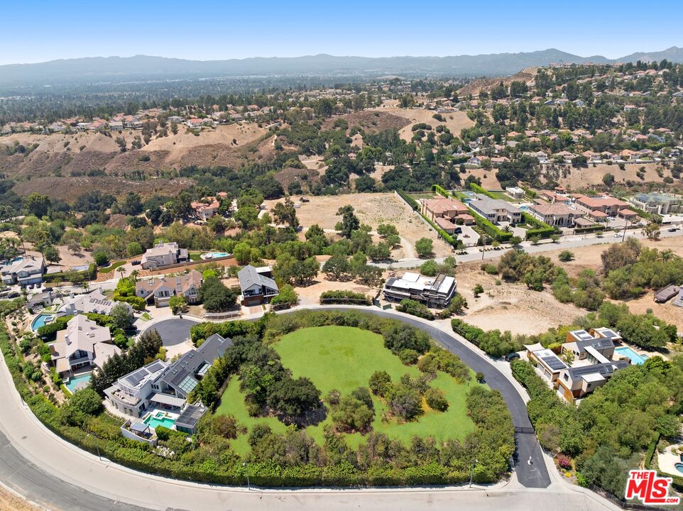 18160 Knoll Hill