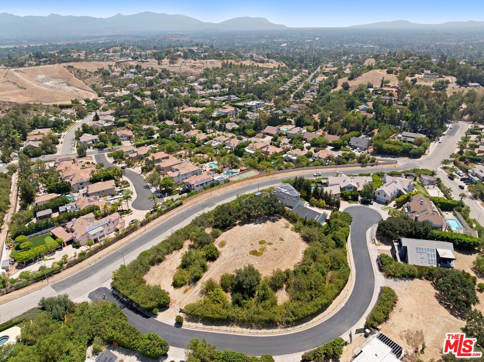 18160 Knoll Hill