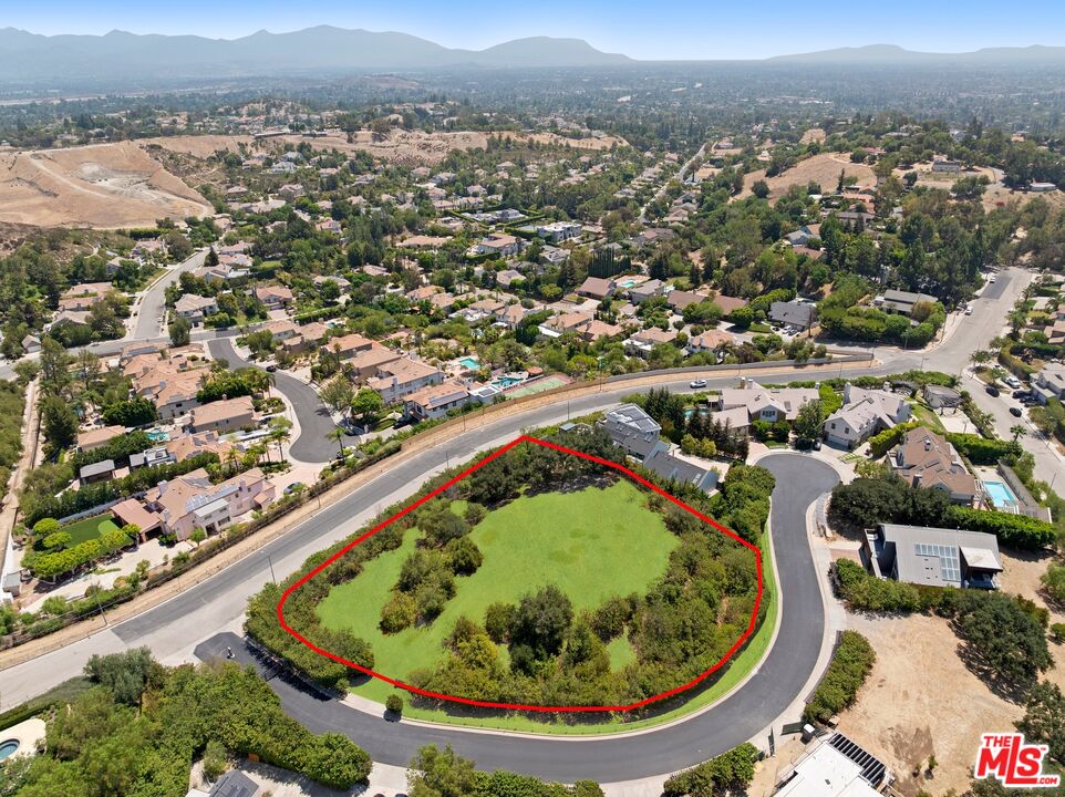 18160 Knoll Hill