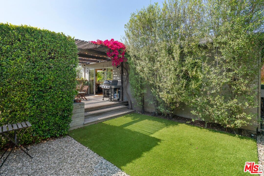 1666 S Curson Ave, Mid LA