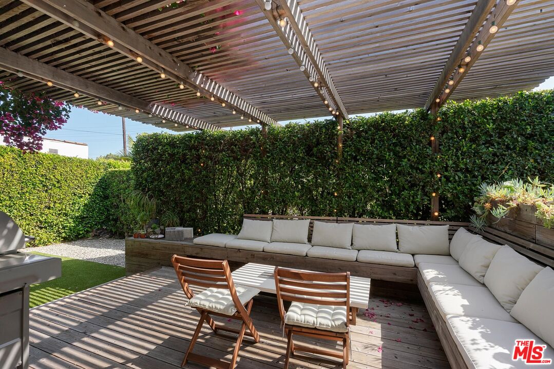 1666 S Curson Ave, Mid LA