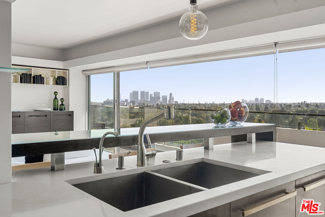838 N Doheny Dr Unit: 1001, West Hollywood 