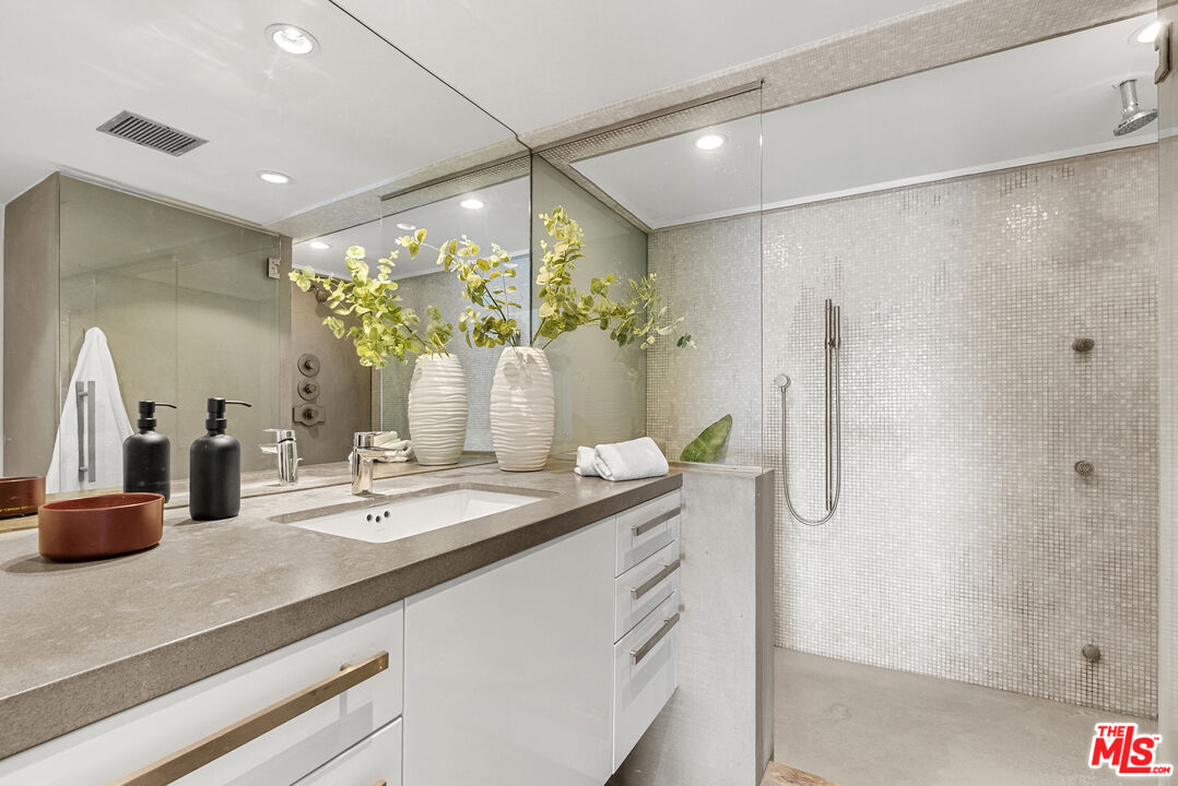 838 N Doheny Dr Unit: 1001, West Hollywood 